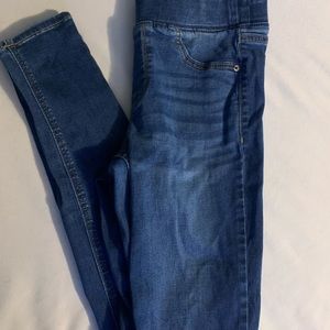 Old Navy rockstar super skinny jeans mid race…. Size 4 long